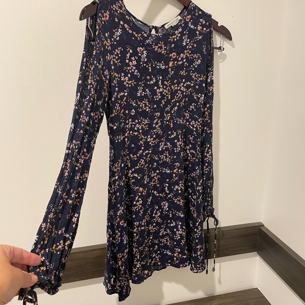 American Eagle Outfitters Blue Floral Long Sleeve Tunic‎ w/Cut-outs, Size XXS